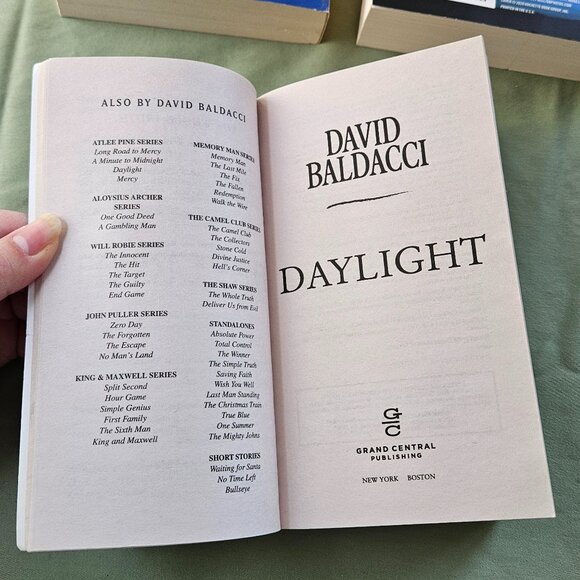 David Baldacci - Long Road to Mercy, A Minute to Midnight & Daylight Paperback - Picture 4 of 16